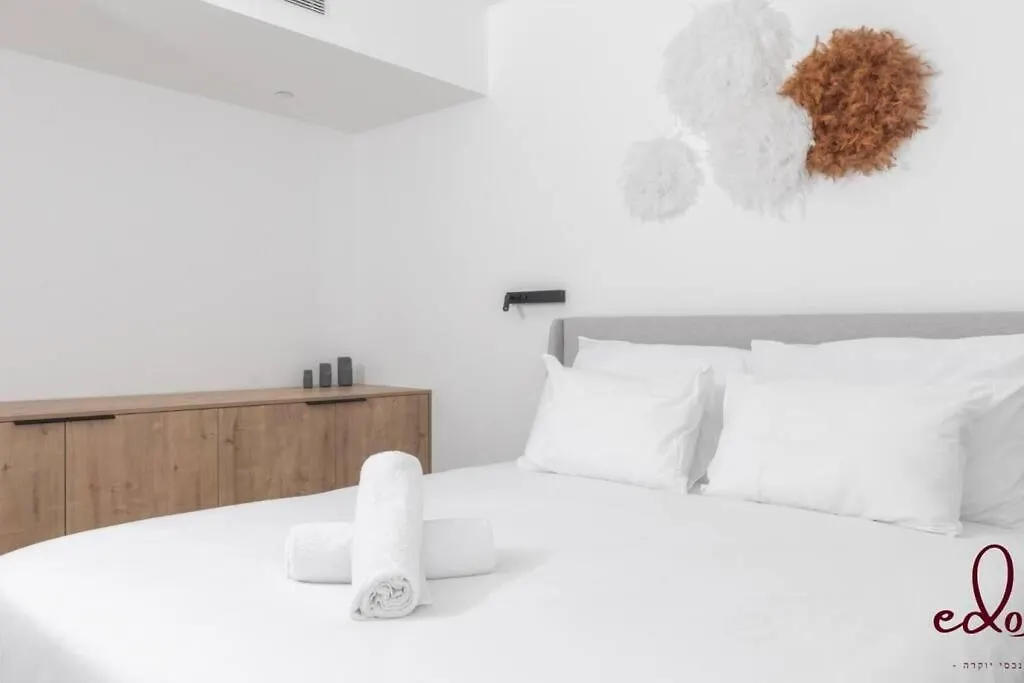 דירת 2 חדרי שינה וסלון 50 מטר מהים- By Edom Apartment Eilat