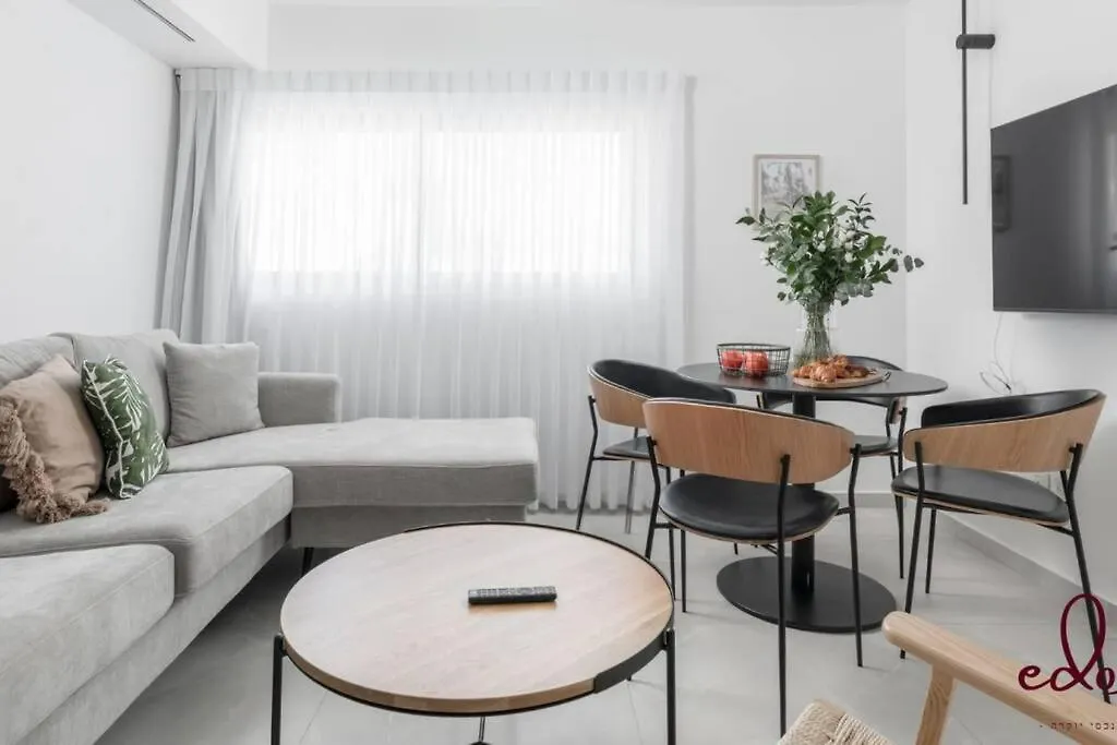 דירת 2 חדרי שינה וסלון 50 מטר מהים- By Edom Apartment Eilat