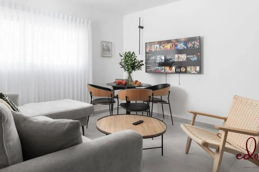 דירת 2 חדרי שינה וסלון 50 מטר מהים- By Edom Apartment Eilat