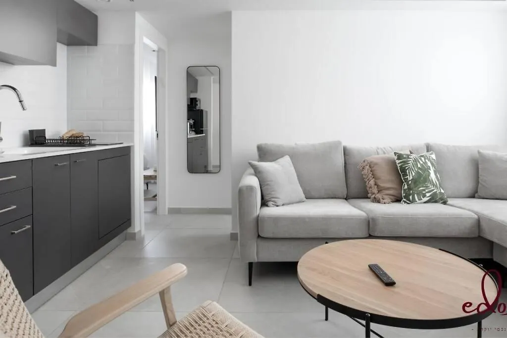 דירת 2 חדרי שינה וסלון 50 מטר מהים- By Edom Apartment Eilat 0*,  Israel