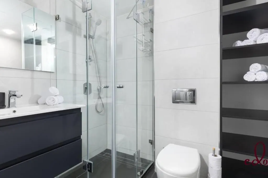 דירת 2 חדרי שינה וסלון 50 מטר מהים- By Edom Apartment Eilat