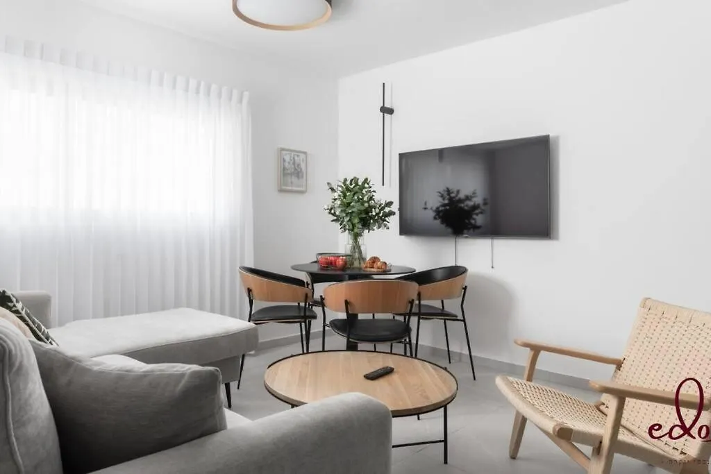 דירת 2 חדרי שינה וסלון 50 מטר מהים- By Edom Apartment Eilat